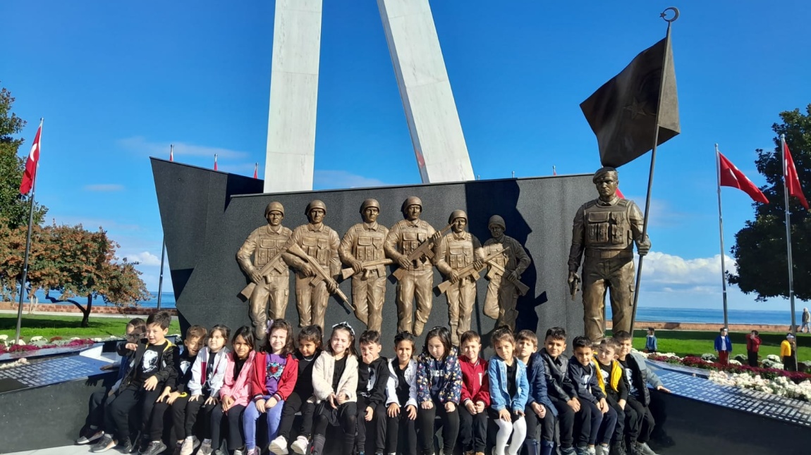 Şehitlik Anıtına Gezi